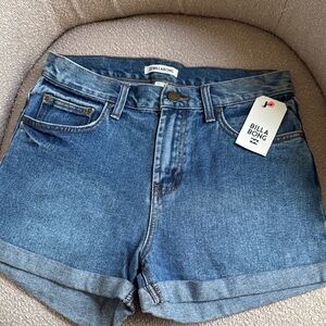 NWT Billabong women’s denim shorts